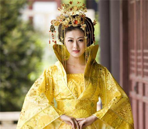 皇冠信用怎么弄_世界五大凤冠:西方3顶太寒酸皇冠信用怎么弄,中国2顶太奢华,慈禧的贵气十足