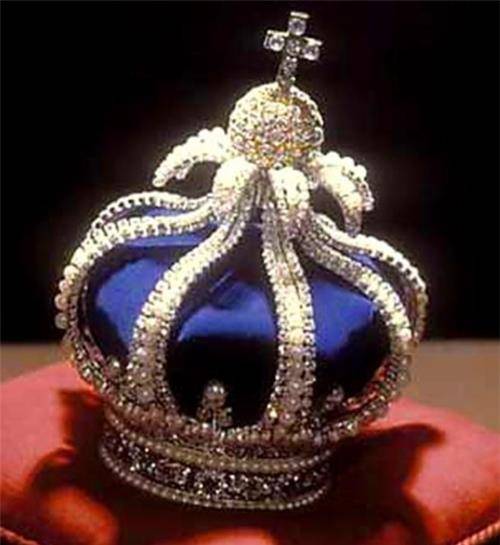 皇冠信用怎么弄_世界五大凤冠:西方3顶太寒酸皇冠信用怎么弄,中国2顶太奢华,慈禧的贵气十足