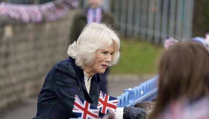 皇冠足球平台在哪里注册_女王儿子又得新冠皇冠足球平台在哪里注册,儿媳卡米拉的王后之位,还能坐上吗?