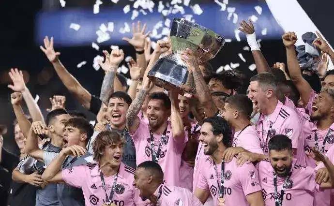 皇冠信用网登2_梅西夺冠登热搜第2！全网花式开吹皇冠信用网登2，字母哥从SIU挑衅到折服写尊重