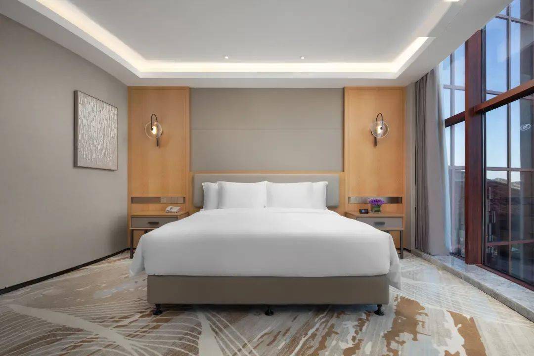 皇冠代理登1,2,3_【舟山海景皇冠假日酒店】3天2晚¥1399起套餐皇冠代理登1,2,3,含高级房1间2晚连住+每间夜双早+入住当日免费迷你吧等~