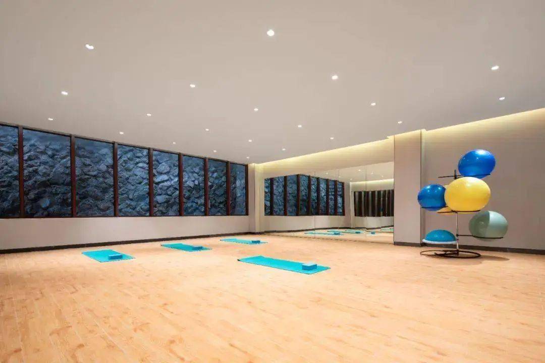 皇冠代理登1,2,3_【舟山海景皇冠假日酒店】3天2晚¥1399起套餐皇冠代理登1,2,3,含高级房1间2晚连住+每间夜双早+入住当日免费迷你吧等~