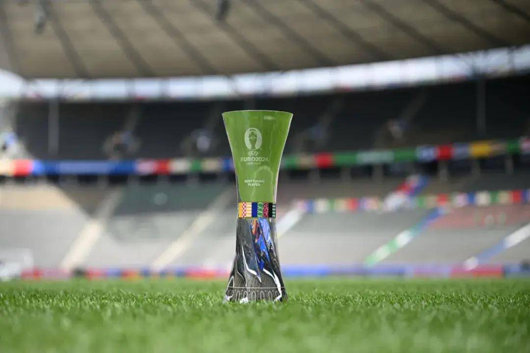 欧洲杯足球平台_足球——【艾盈球】欧洲杯决赛:足球正义大战完美反派欧洲杯足球平台?