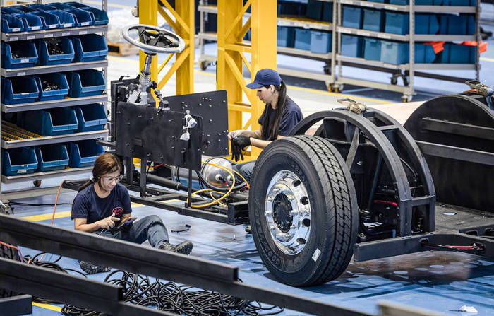 皇冠app_比亚迪巴西工厂建设工人:自己工资按月100%发放皇冠app,“一切安好”