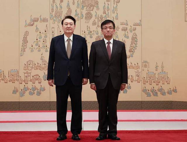 皇冠mos033开户_韩国代总统皇冠mos033开户,为何“誓死保护”尹锡悦?