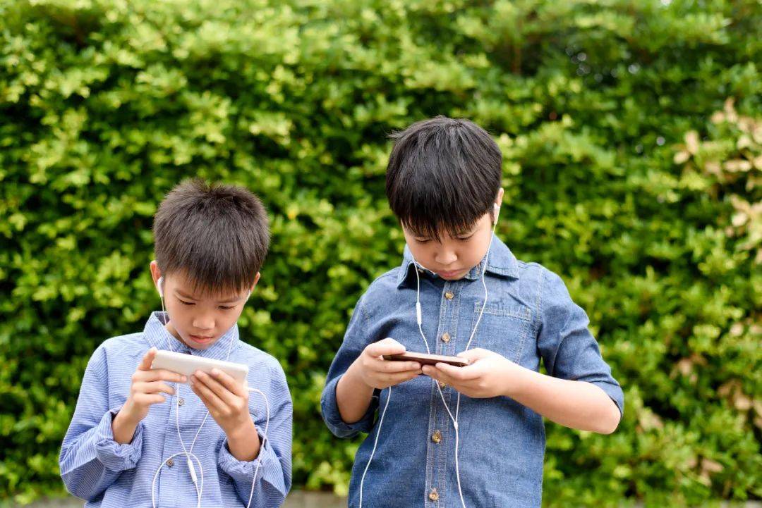 皇冠信用网代理_学生禁玩手机皇冠信用网代理，催生孩子间的地下交易