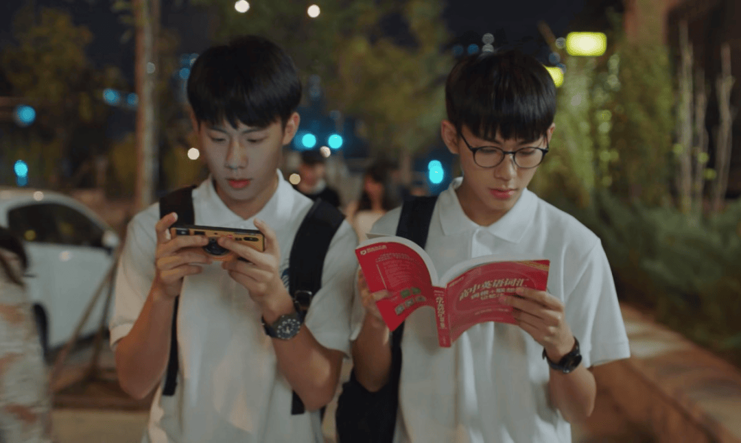 皇冠信用网代理_学生禁玩手机皇冠信用网代理，催生孩子间的地下交易