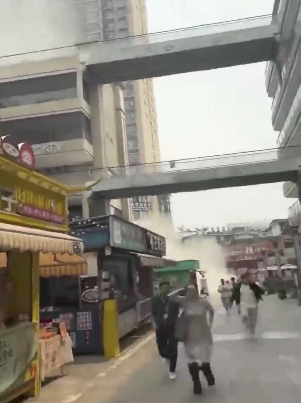 皇冠公司的代理怎么拿
_缅甸突发7.9级地震!云南瑞丽居民:市中心高楼掉砖石皇冠公司的代理怎么拿
,楼顶水像瀑布倾泻