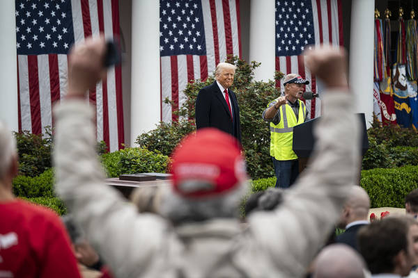 英雄联盟电竞
_美媒严厉批评:拿出关税昏招英雄联盟电竞
,特朗普要为美国经济负总责