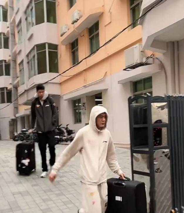 印第安纳步行者 v 萨克拉门托国王_杜锋带13人出征上海！4外援+23兄弟印第安纳步行者 v 萨克拉门托国王，贝贝获重用