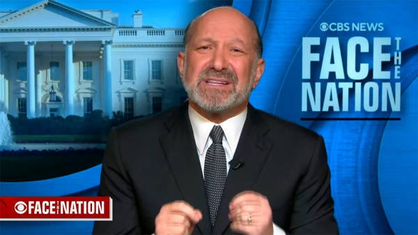 反恐精英比分_美商务部长骄傲宣称：将来有百万美国人能去拧螺丝造iPhone