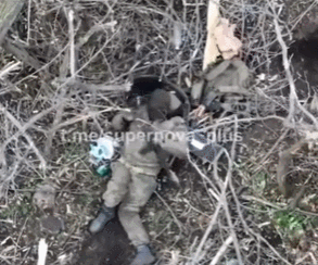 皇冠登2代理_数十名俄军吞枪自杀皇冠登2代理，多名女兵被炸死！用枪爆头会有痛苦吗？