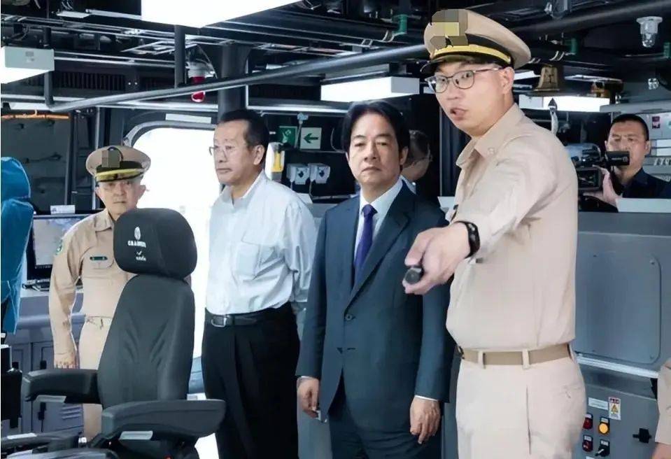 皇冠信用盘平台出租_震撼台海！解放军BRE-10火箭炮现身皇冠信用盘平台出租，岛内防御体系崩溃，统一时间表重构！