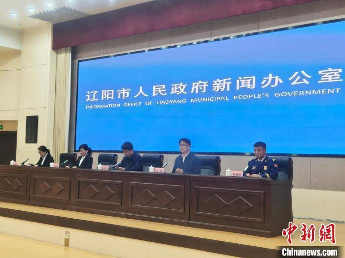 皇冠会员如何申请_辽宁辽阳：32名消防指战员深入火场搜寻被困人员