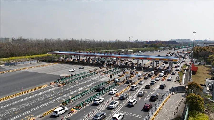 皇冠信用网申请_刚刚下班皇冠信用网申请，上海已经开始堵车了？高速上一个举动酿大祸！“五一”拥堵高速路段→