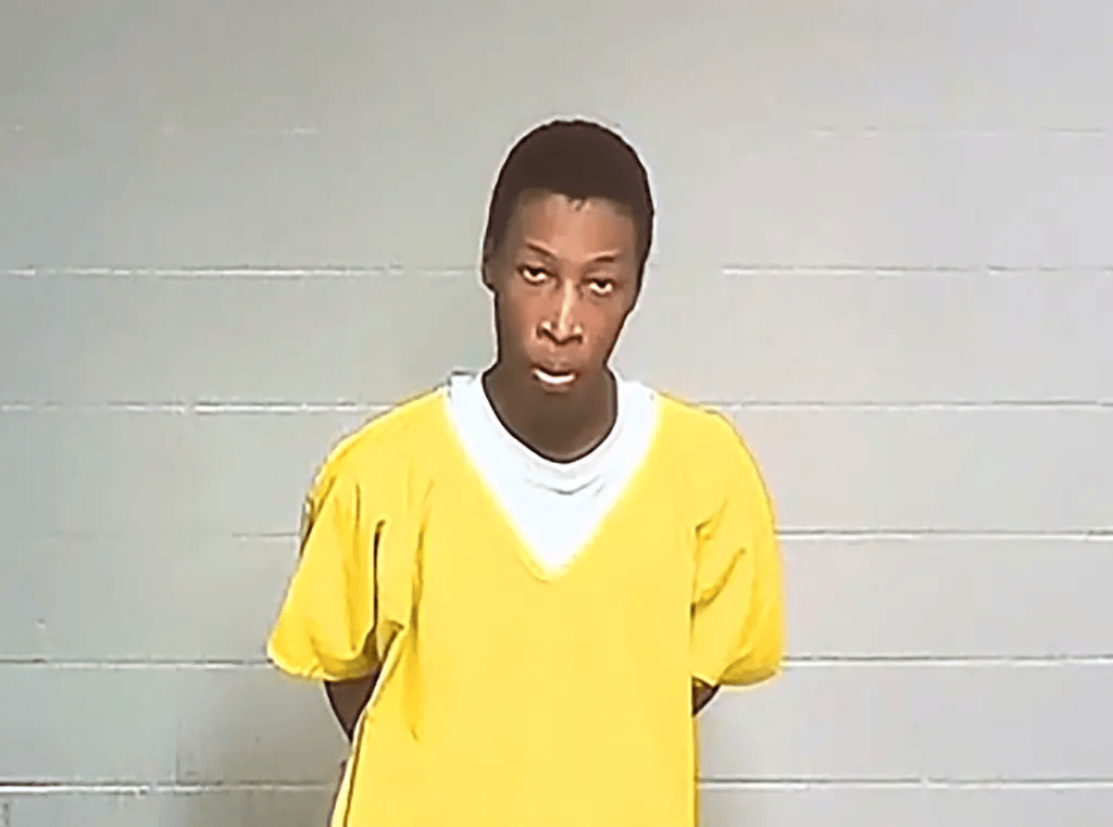 怎么注册皇冠信用網_美国14岁男孩被杀怎么注册皇冠信用網，其母亲与凶手家人在法庭上爆发激烈斗殴