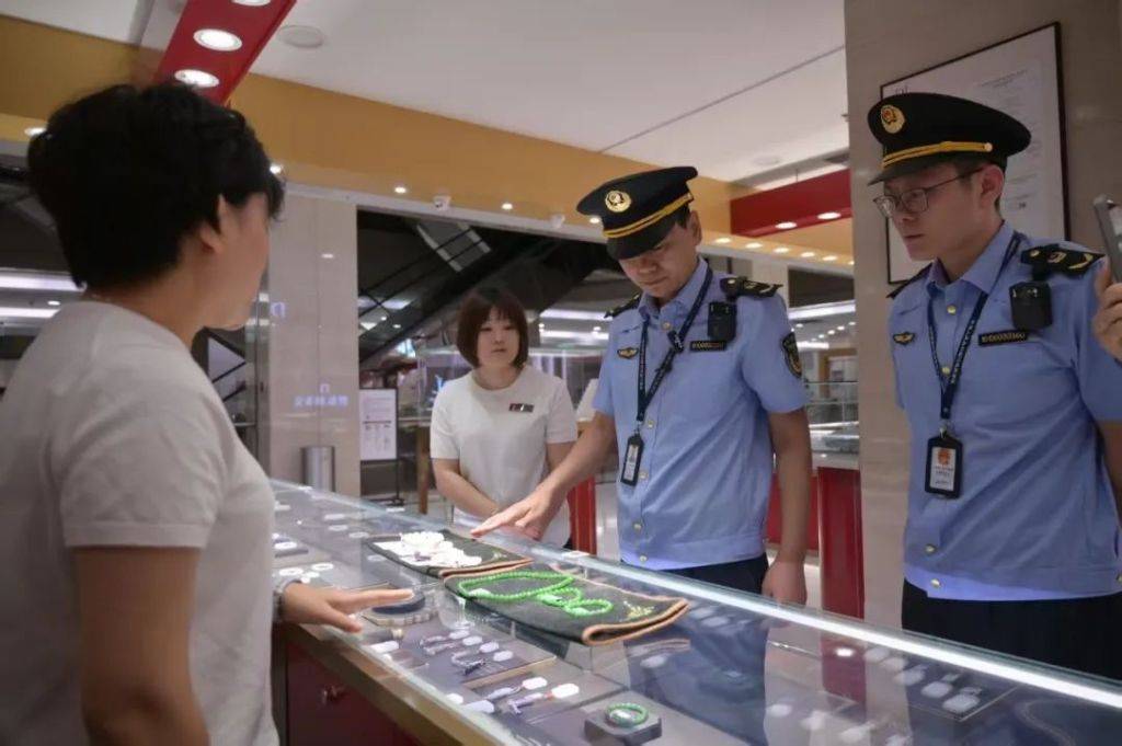 信用网如何申请_人民日报评论：莫让“胖东来们”陷入“棒杀”“捧杀”泥潭