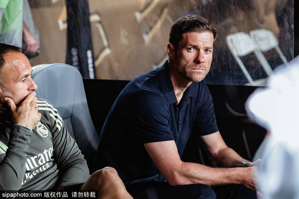 皇冠信用盘出租代理_哈维·阿隆索三中卫战术震撼皇马皇冠信用盘出租代理！安切洛蒂时代彻底终结