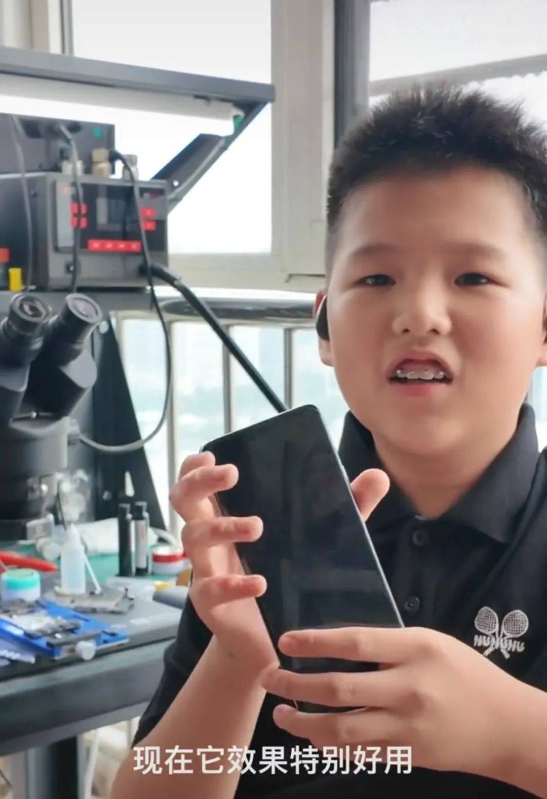 皇冠信用網如何申请_12岁小孩哥“沉迷”维修！母亲：研究火箭燃料时曾爆燃皇冠信用網如何申请，现在邻居有活就找他