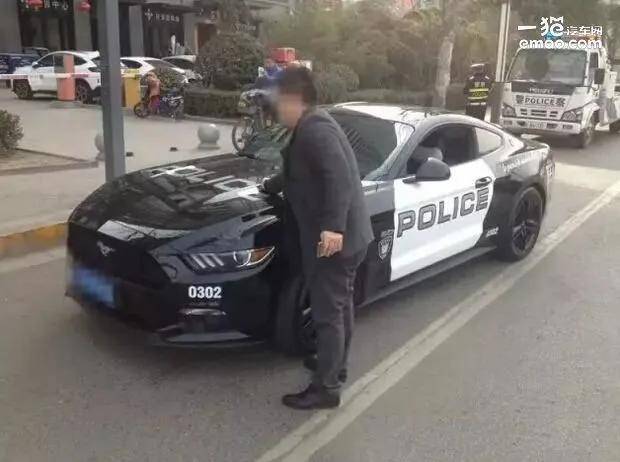 皇冠信用網登2代理_澳大利亚人抗议在车上贴中国八一军徽皇冠信用網登2代理！吓得还以为是中国来抓他的