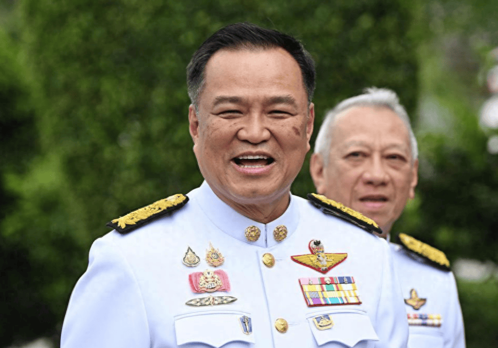 夏利法斯 vs伊斯特雷格_泰国新总理刚上台夏利法斯 vs伊斯特雷格，毫不避讳亲华立场，用中文高呼“中国万岁”